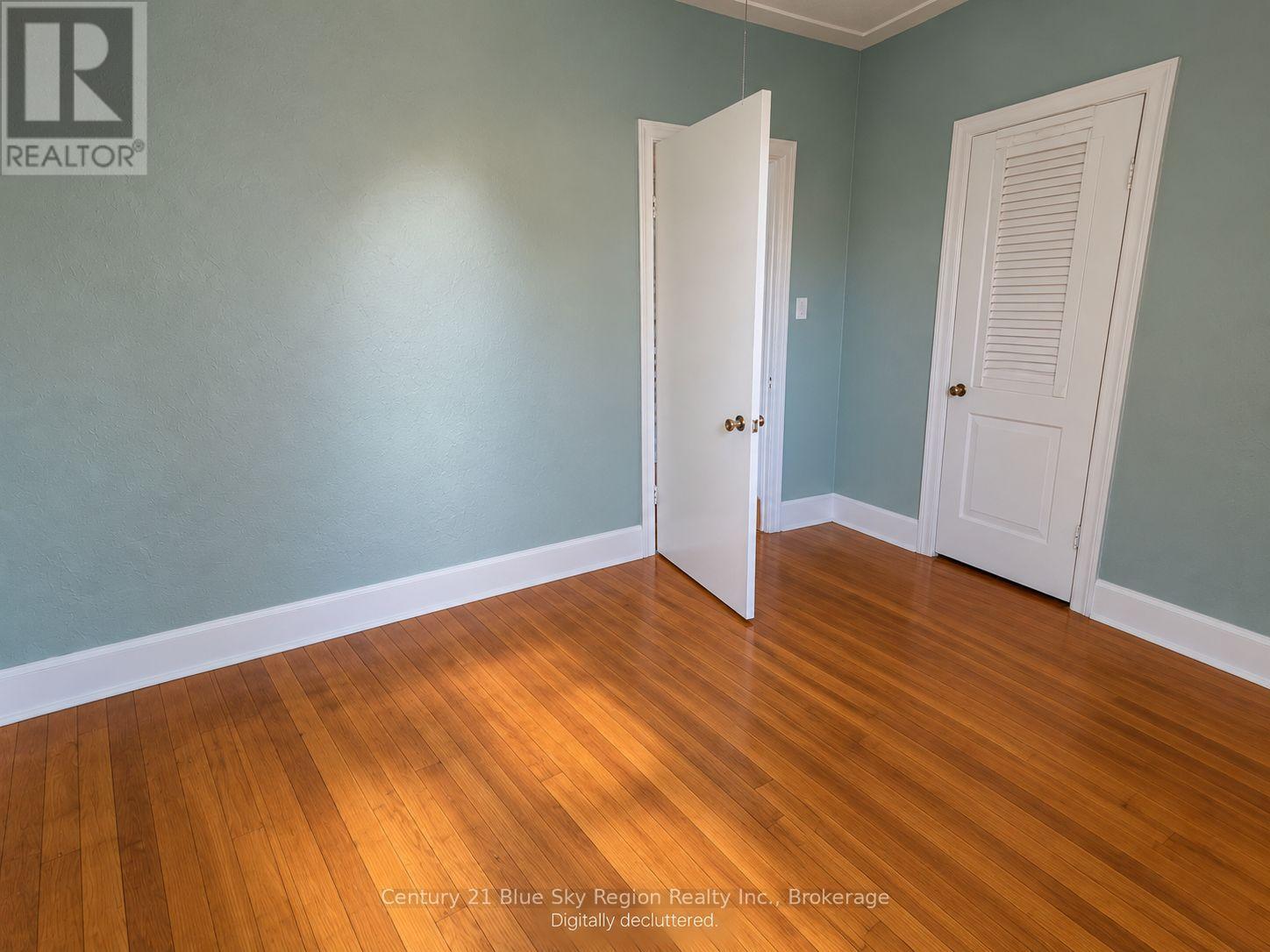 421 Worthington St E Property Photo 8