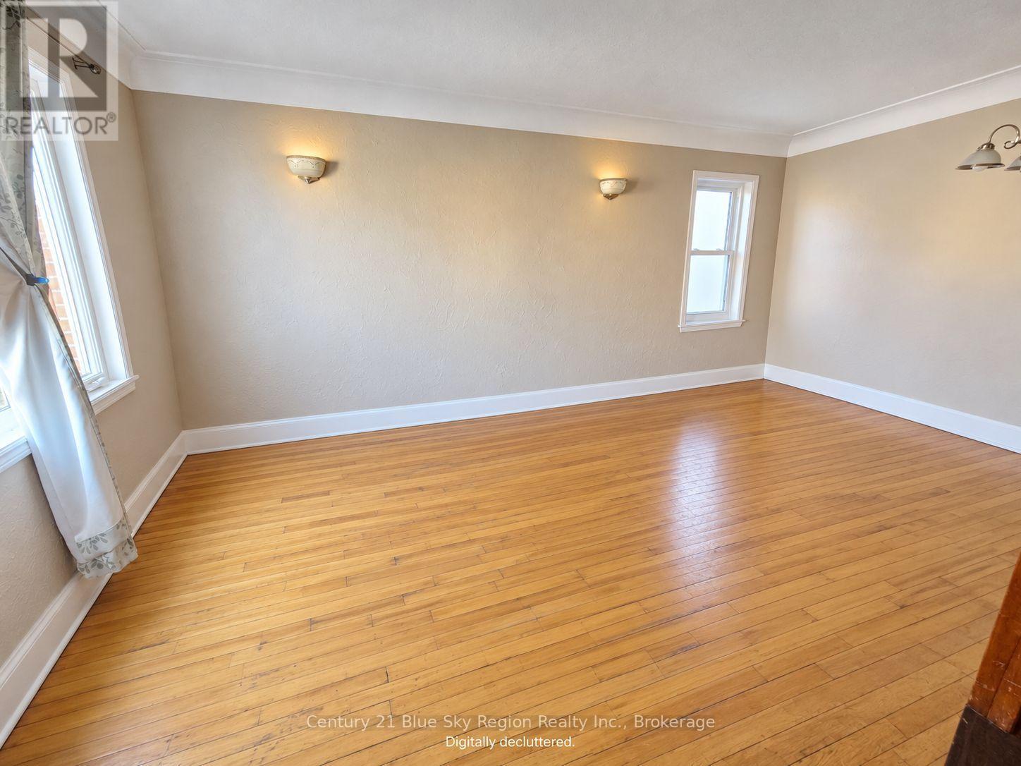 421 Worthington St E Property Photo 11