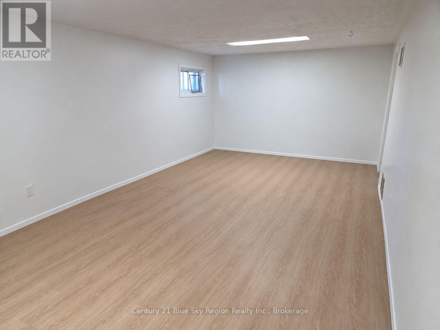 421 Worthington St E Property Photo 16