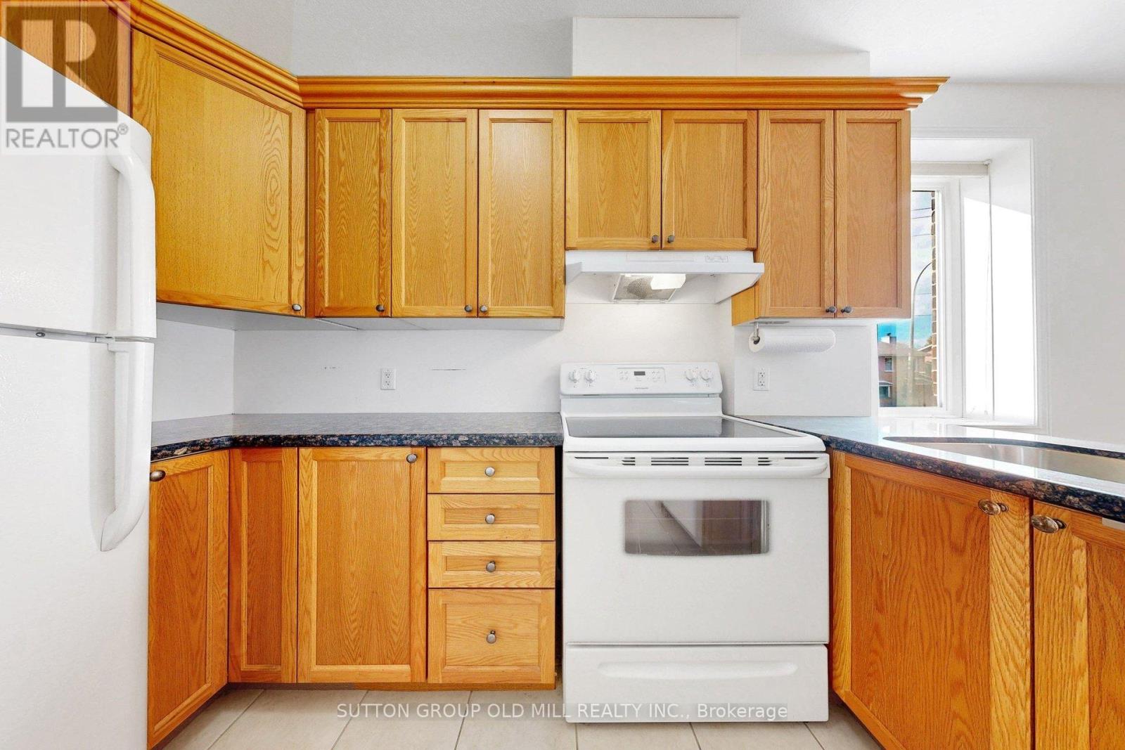 102 - 95 Wilson St Street W Property Photo 12