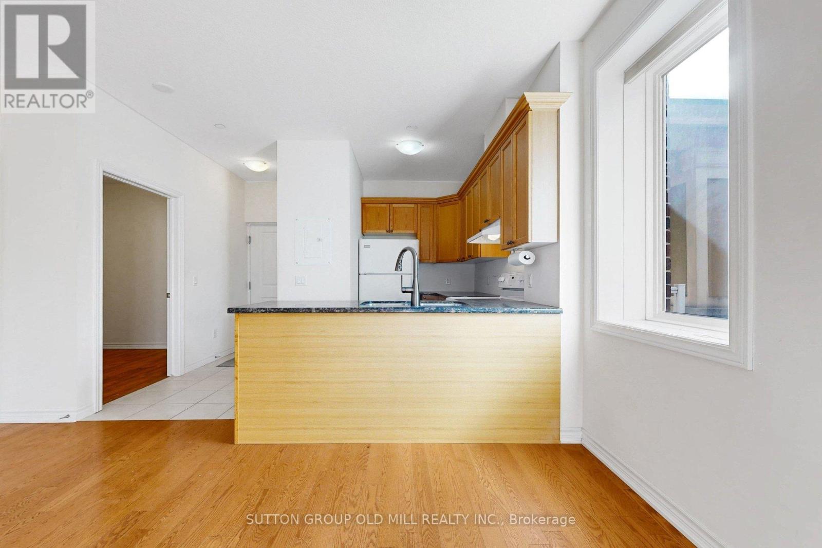 102 - 95 Wilson St Street W Property Photo 17