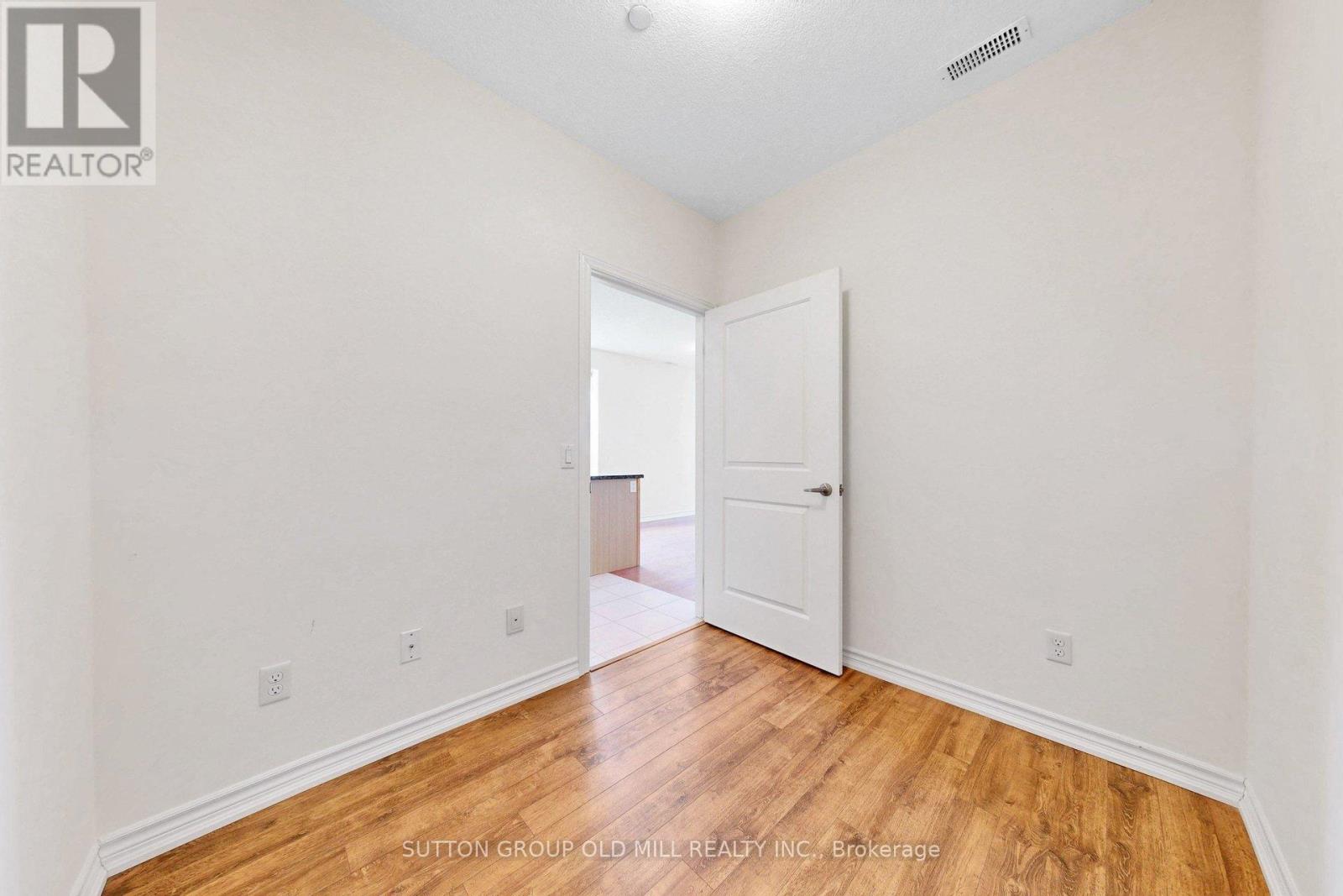102 - 95 Wilson St Street W Property Photo 31