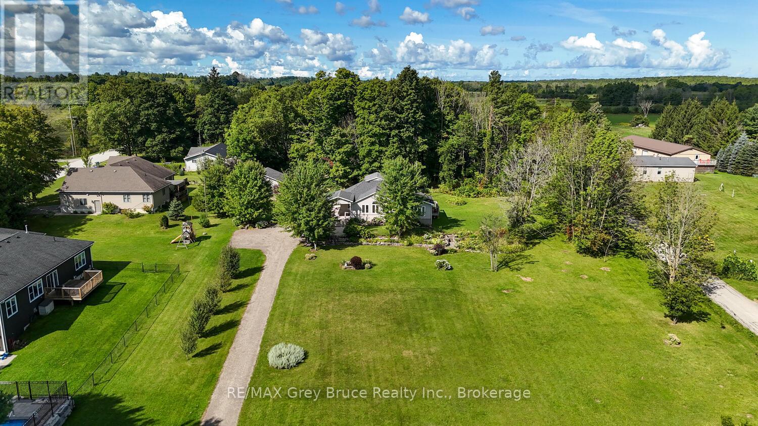 106 Drive-in Crescent Property Photo 2