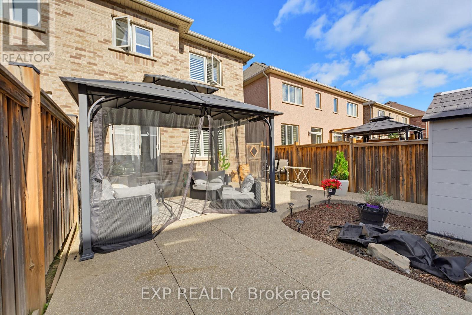 58 Summerberry Way Property Photo 36