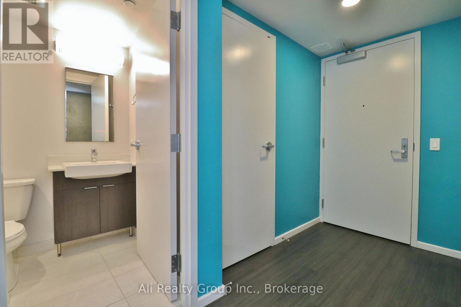 1601 - 105 Champagne Avenue S Property Photo 2