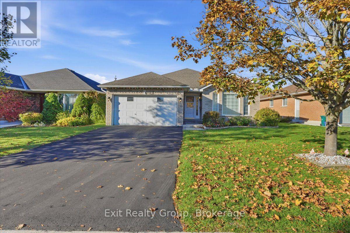 6 HEMLOCK CRESCENT Property Photo 1