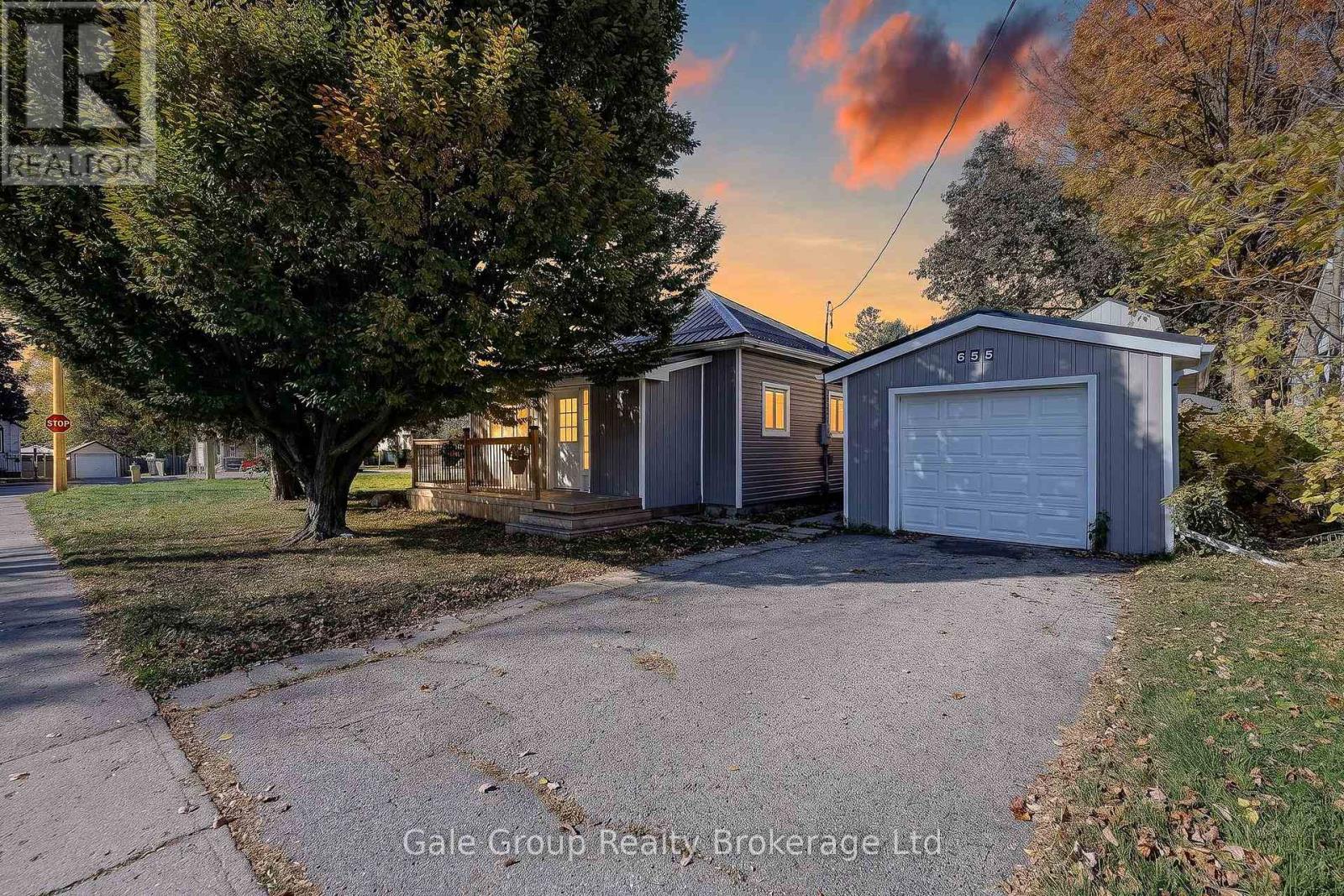 655 College Avenue Property Photo 1
