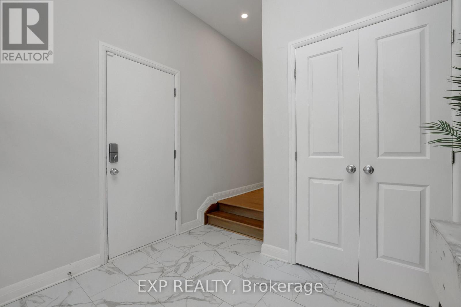 312 Squadron Crescent Property Photo 3