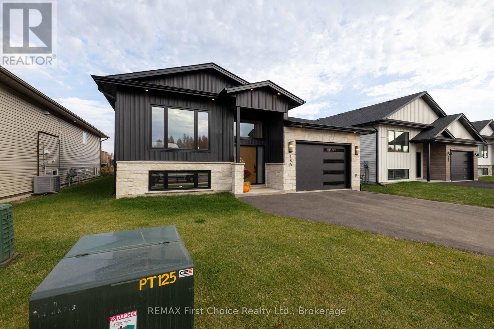 186 Bruin Crescent Property Photo 2
