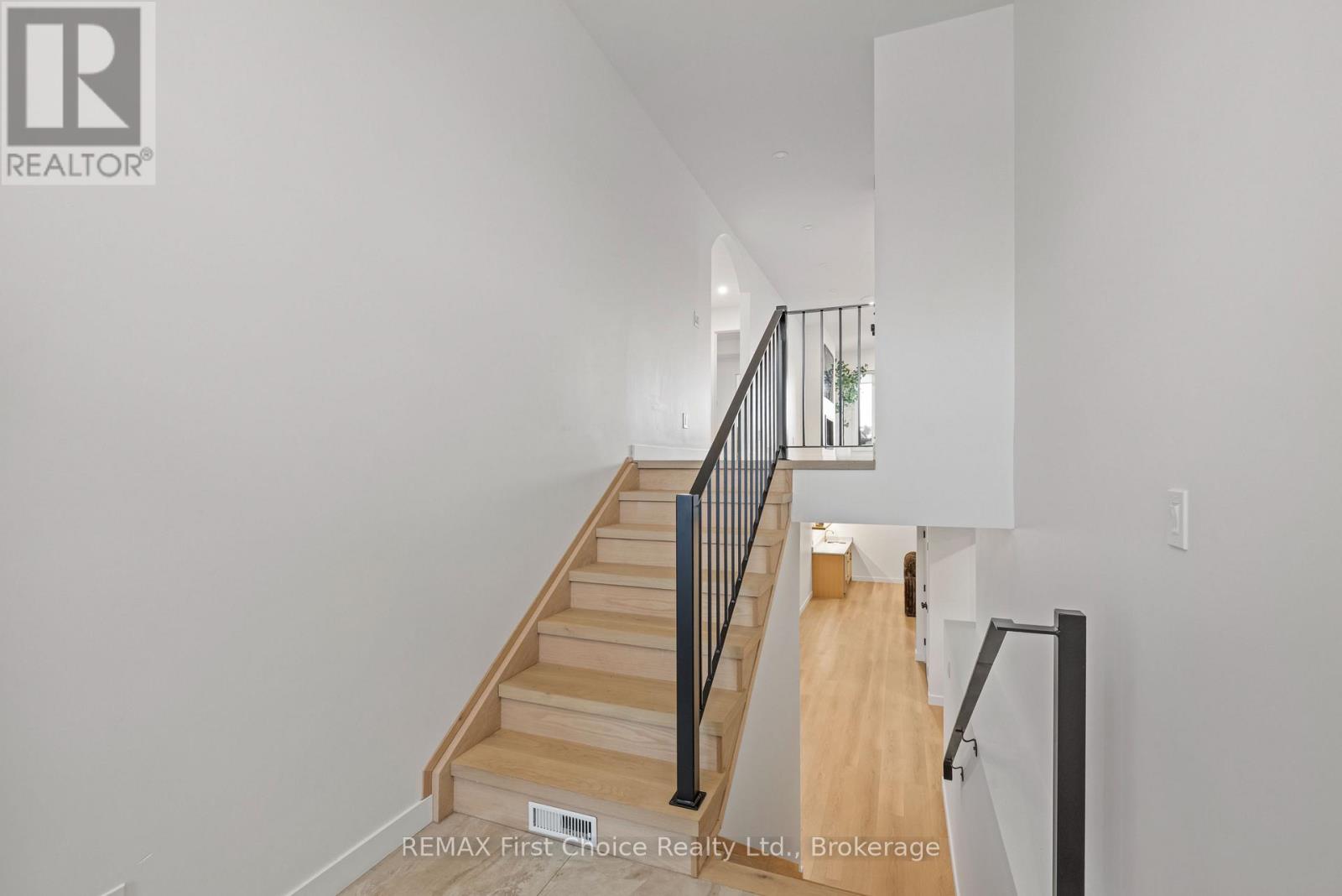 186 Bruin Crescent Property Photo 8