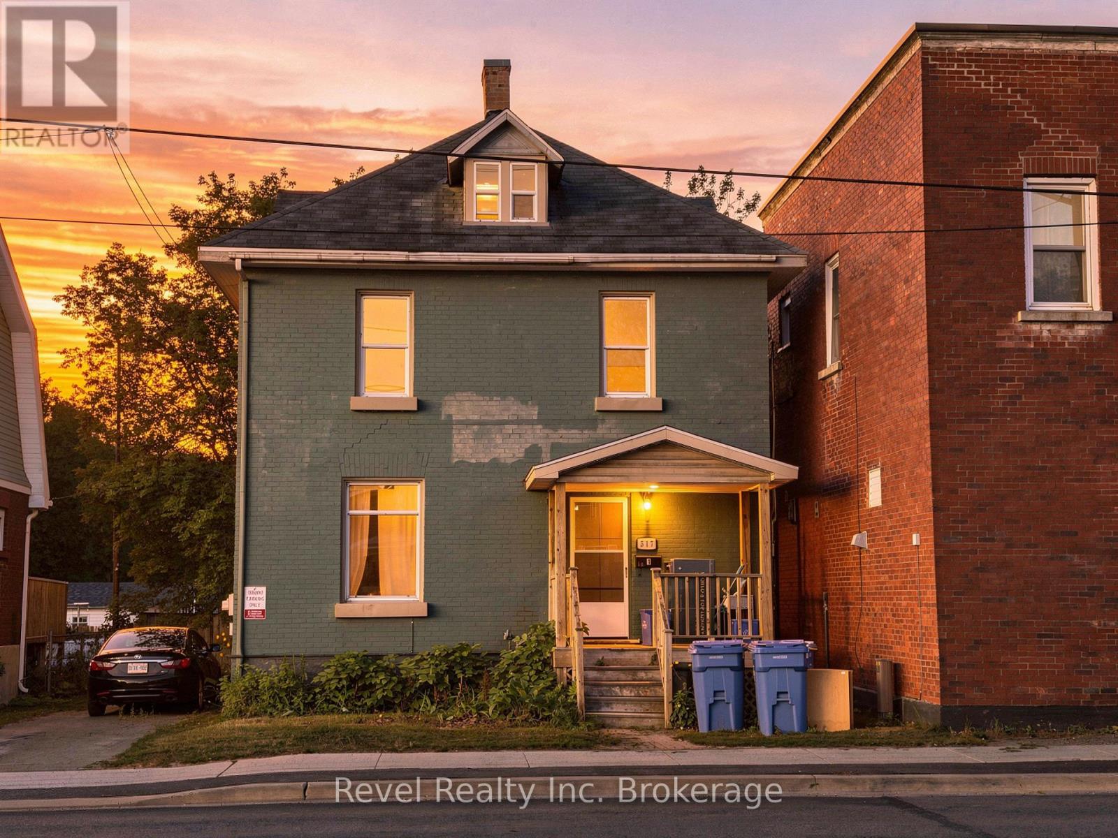 517 FISHER STREET S Property Photo 1