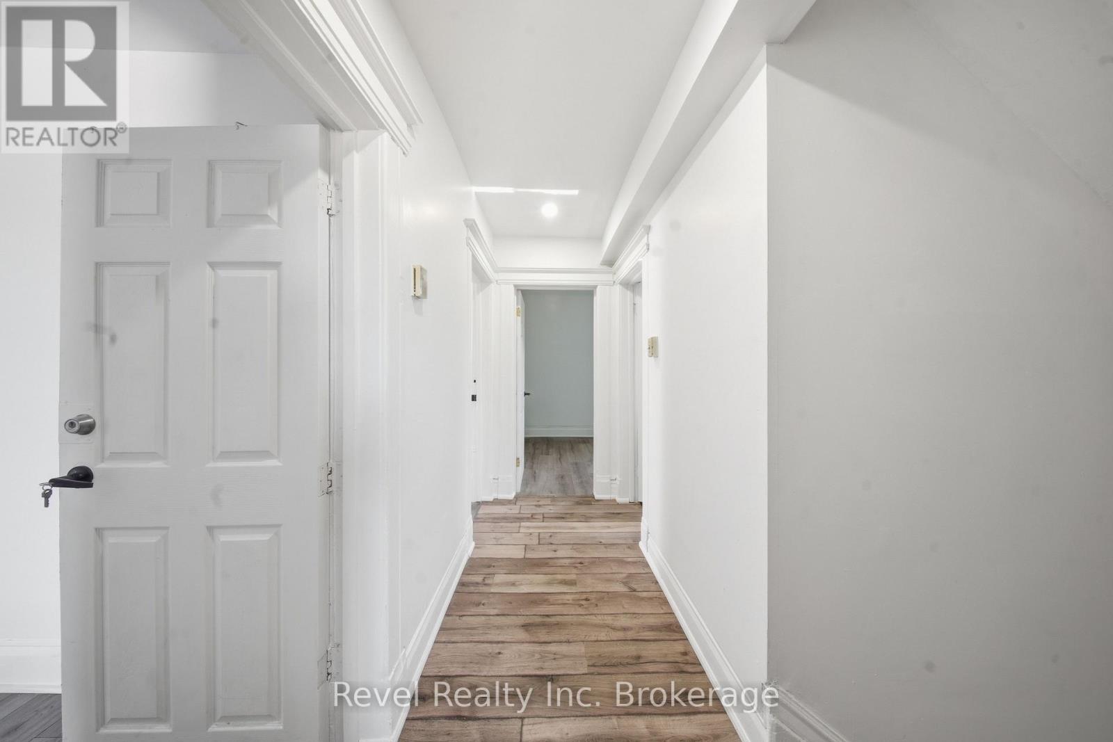 517 Fisher Street S Property Photo 3