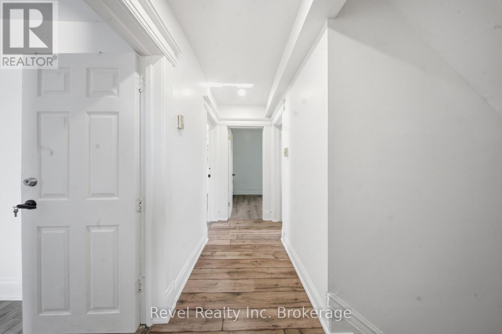 517 Fisher Street S Property Photo 4