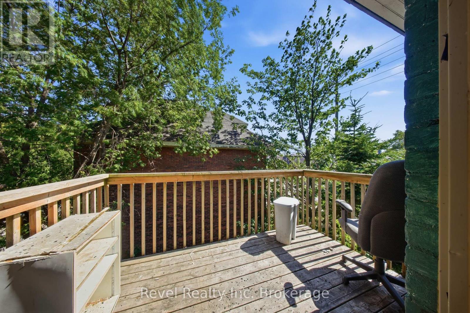 517 Fisher Street S Property Photo 9