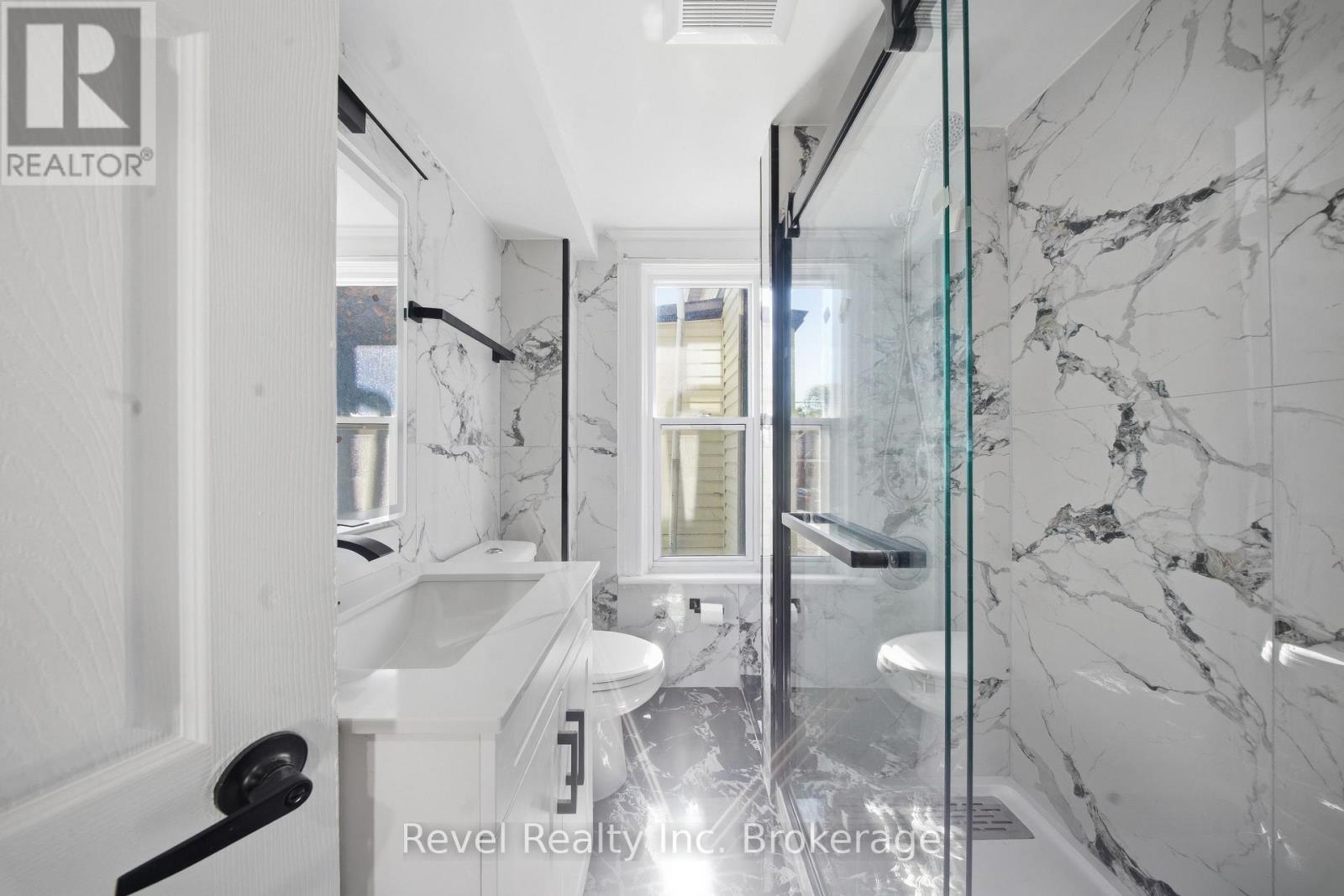 517 Fisher Street S Property Photo 11