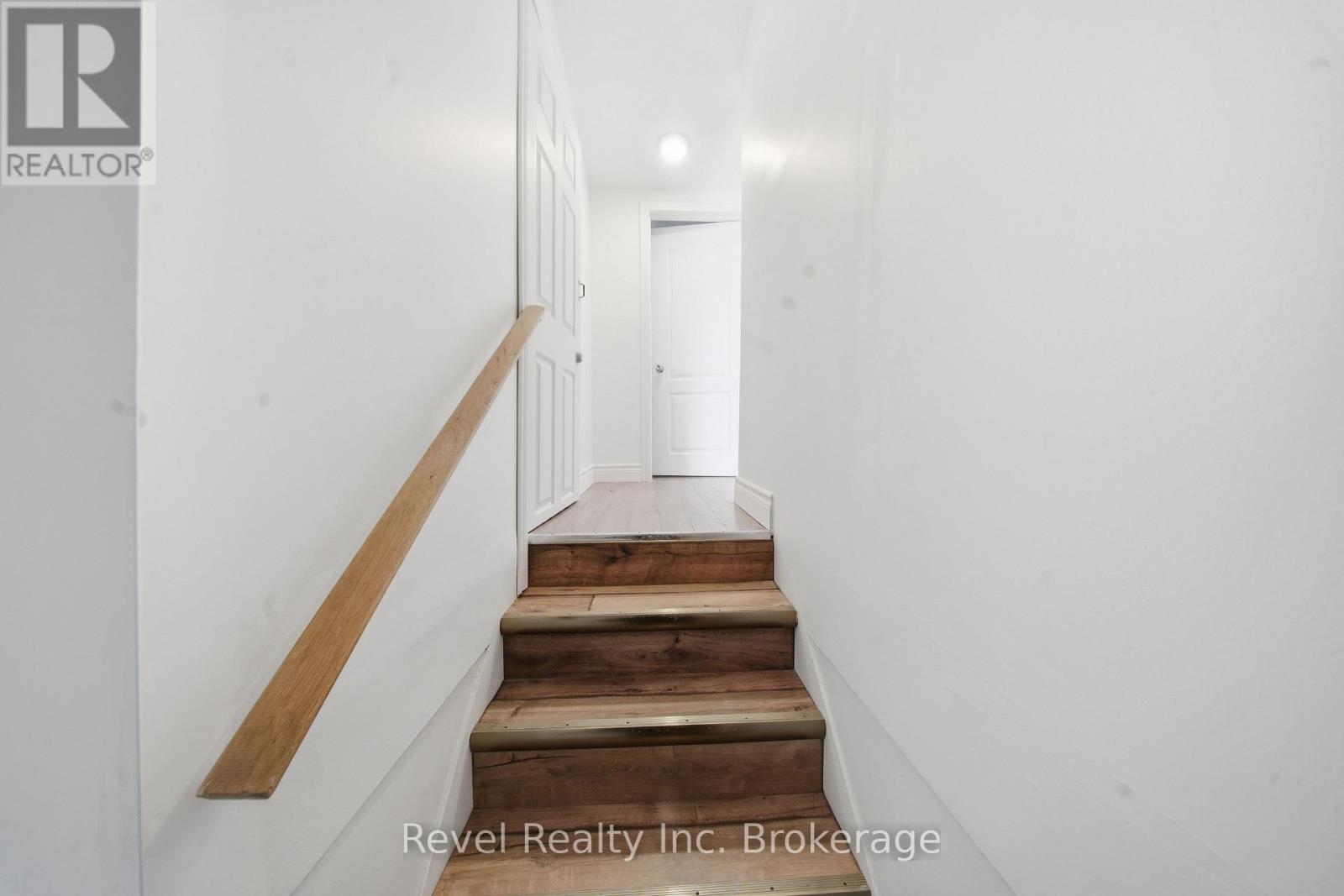 517 Fisher Street S Property Photo 16