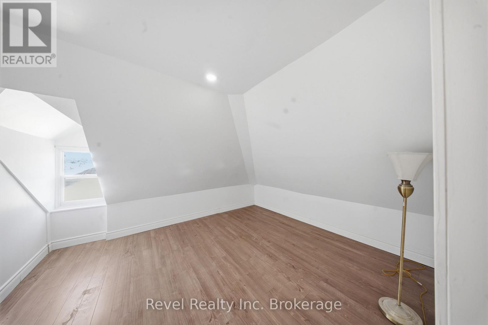 517 Fisher Street S Property Photo 20