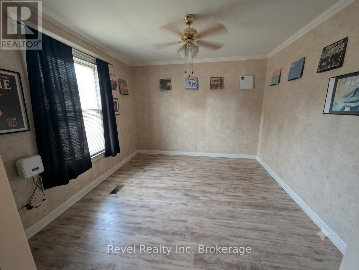 517 Fisher Street S Property Photo 23