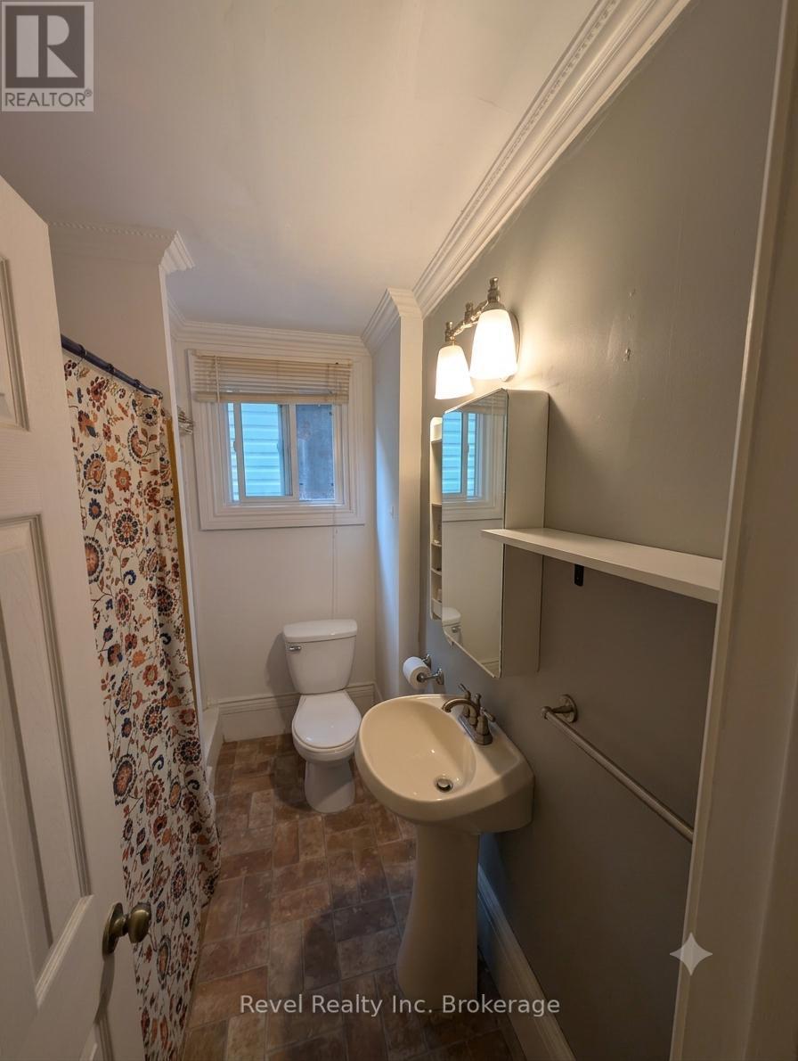 517 Fisher Street S Property Photo 24