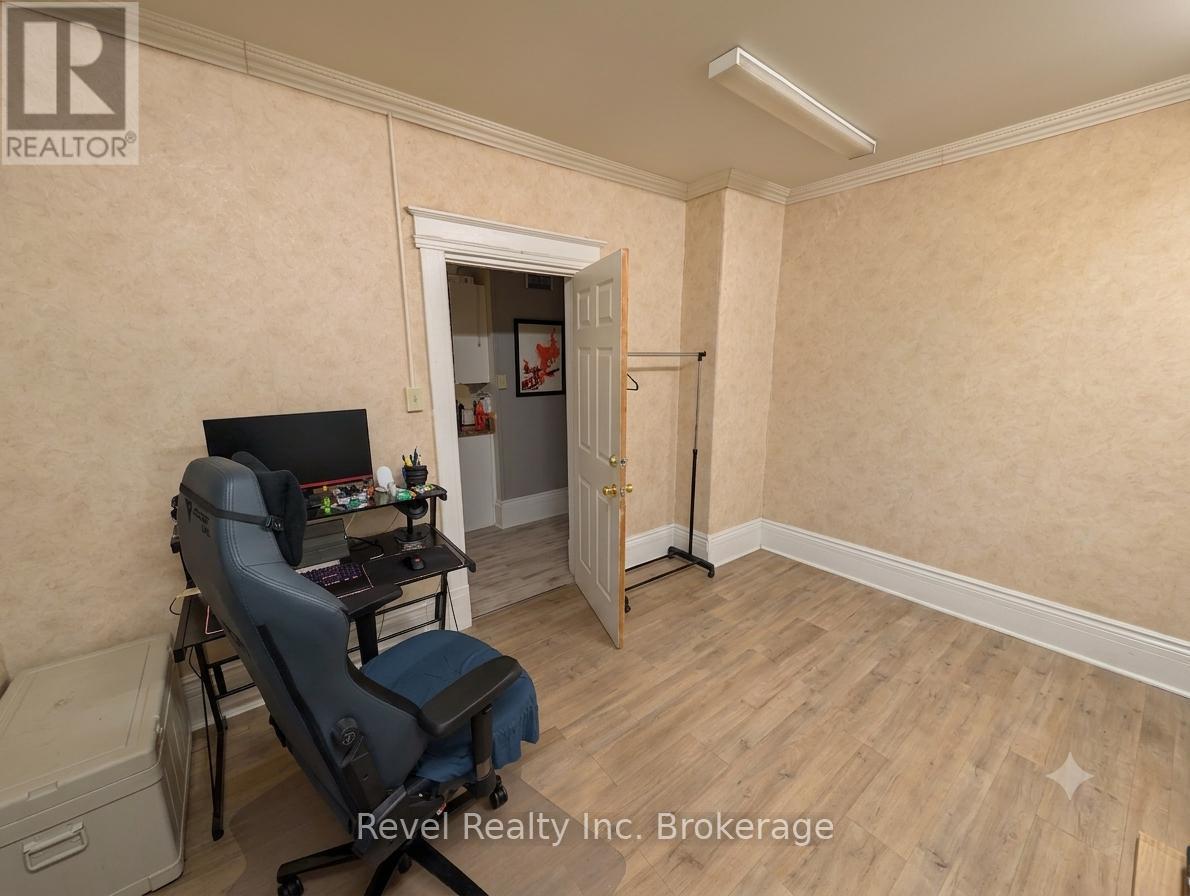 517 Fisher Street S Property Photo 25