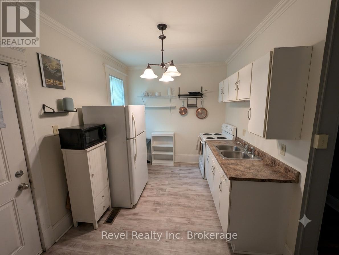 517 Fisher Street S Property Photo 26