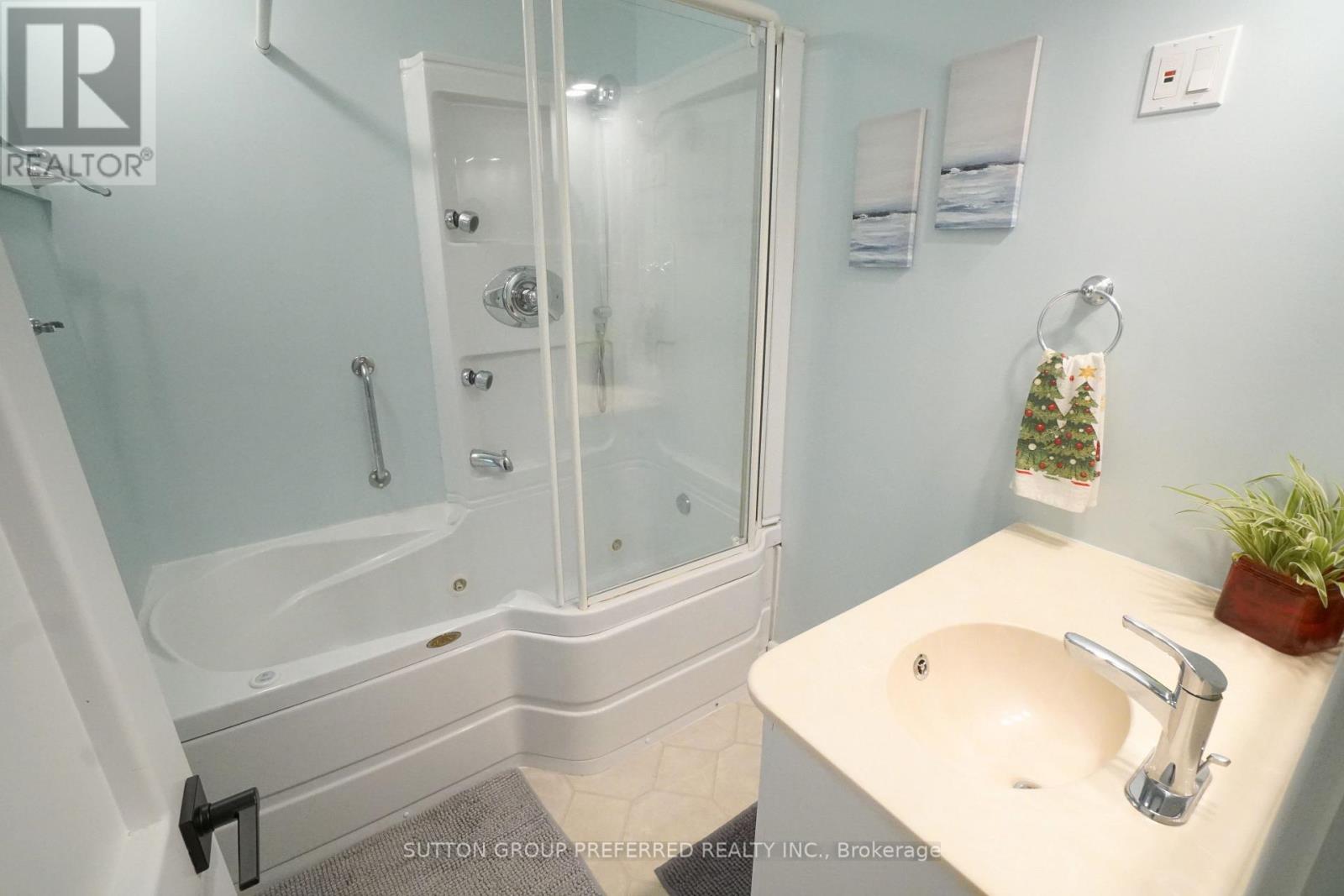 7 Metamora Crescent Property Photo 19
