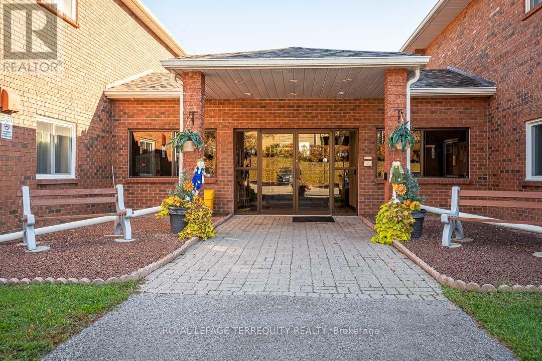 211 - 475 PARKHILL ROAD W Property Photo 1