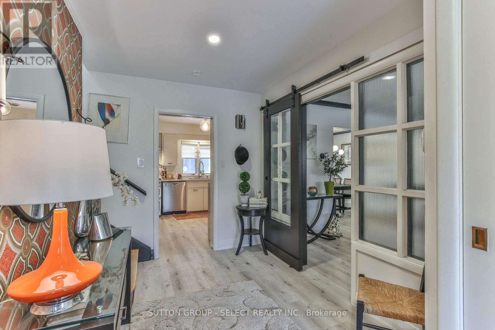 35 Croxton Road W Property Photo 4