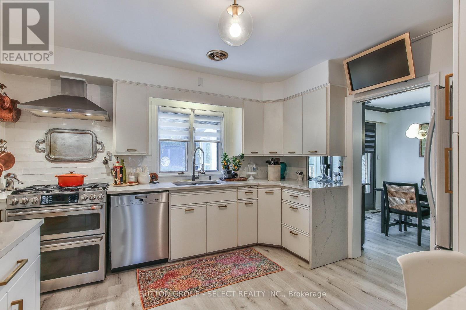 35 Croxton Road W Property Photo 9