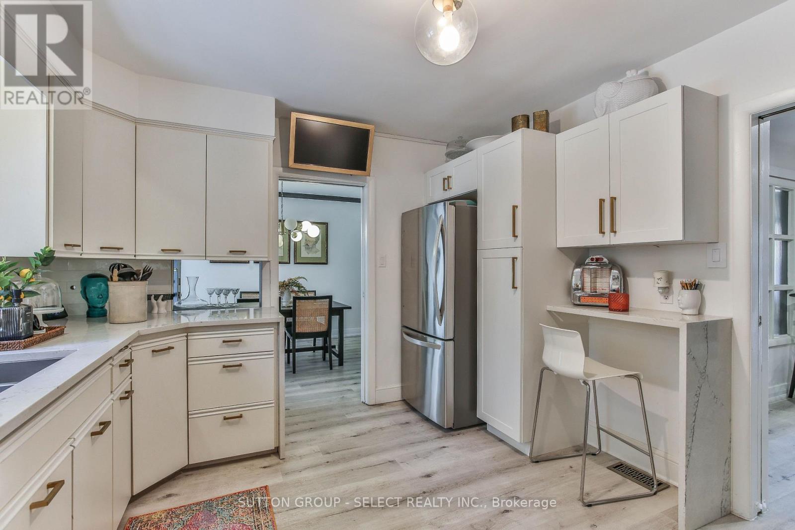 35 Croxton Road W Property Photo 10