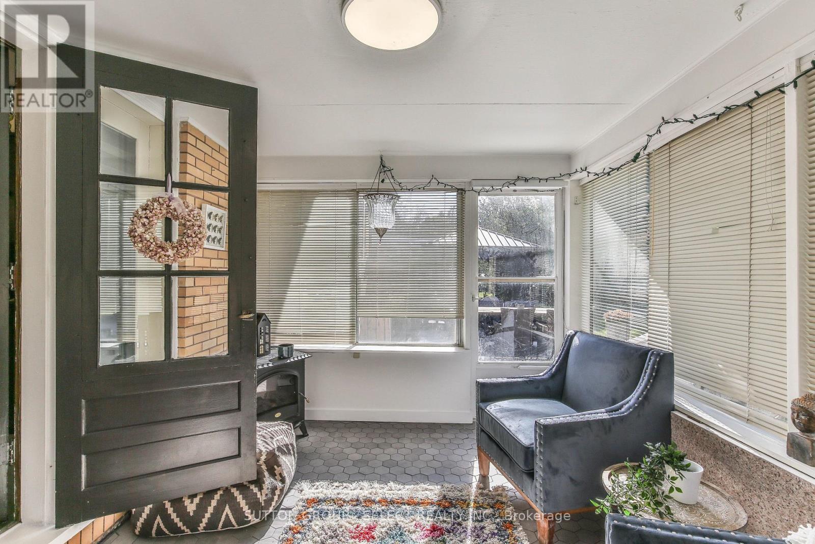 35 Croxton Road W Property Photo 14