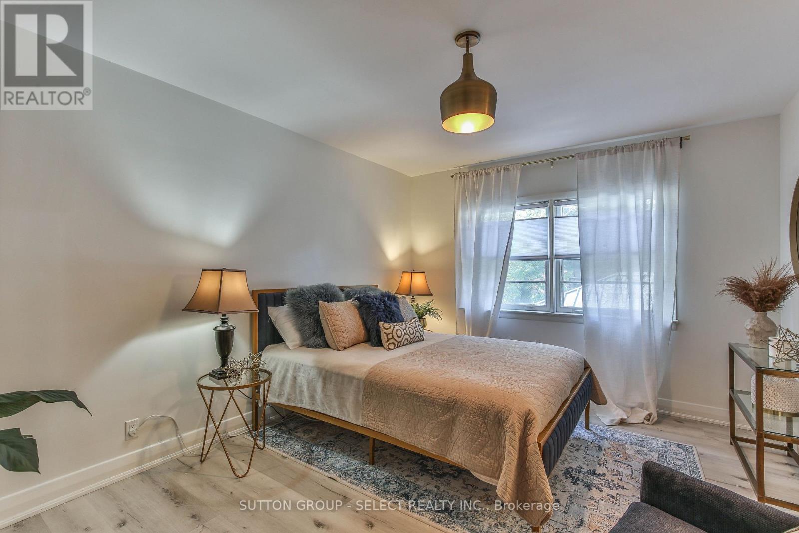 35 Croxton Road W Property Photo 16