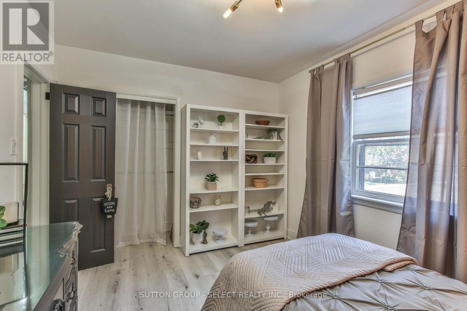 35 Croxton Road W Property Photo 21