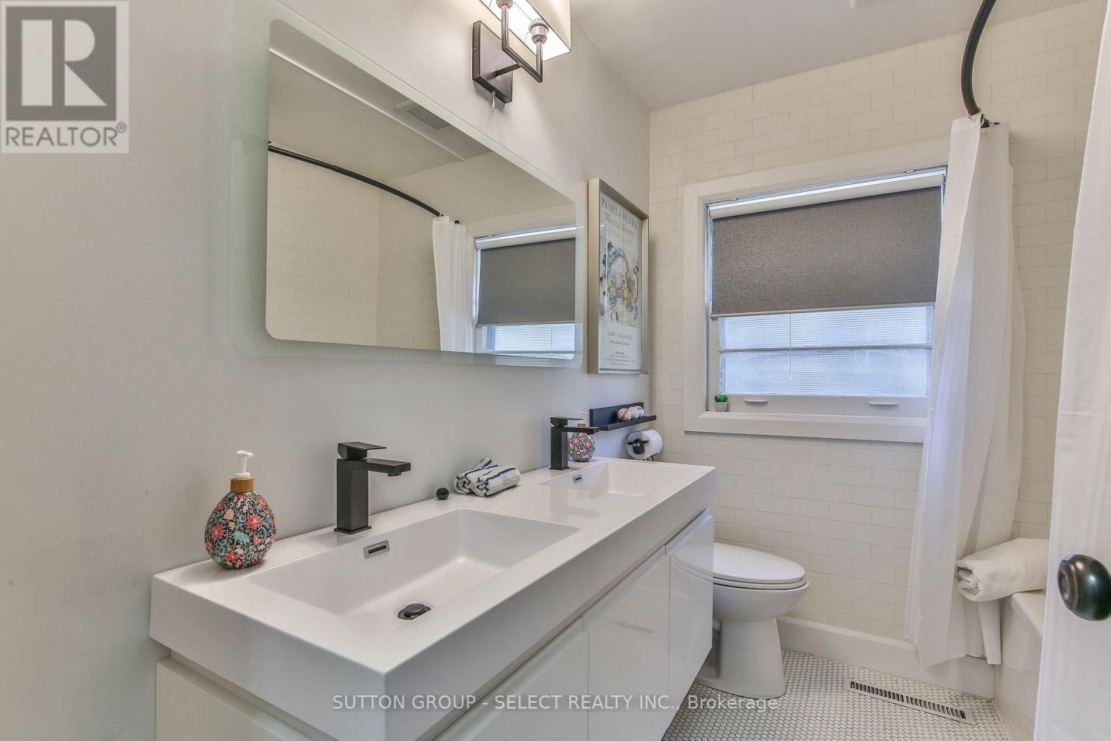 35 Croxton Road W Property Photo 24