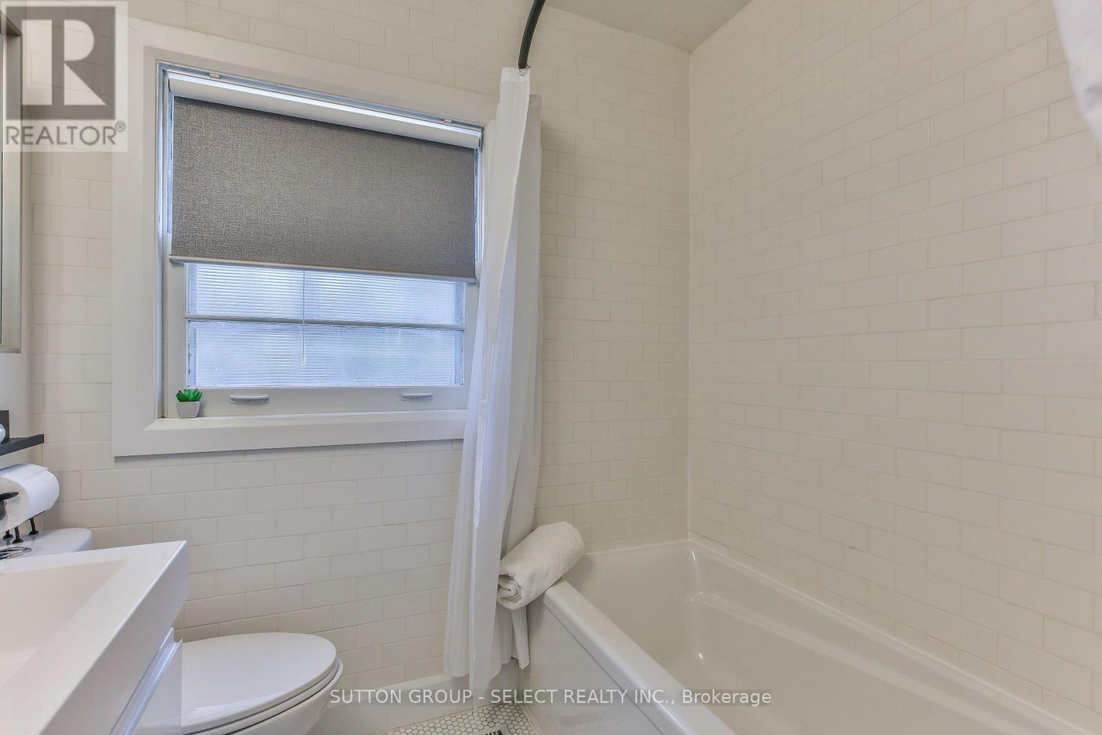 35 Croxton Road W Property Photo 25