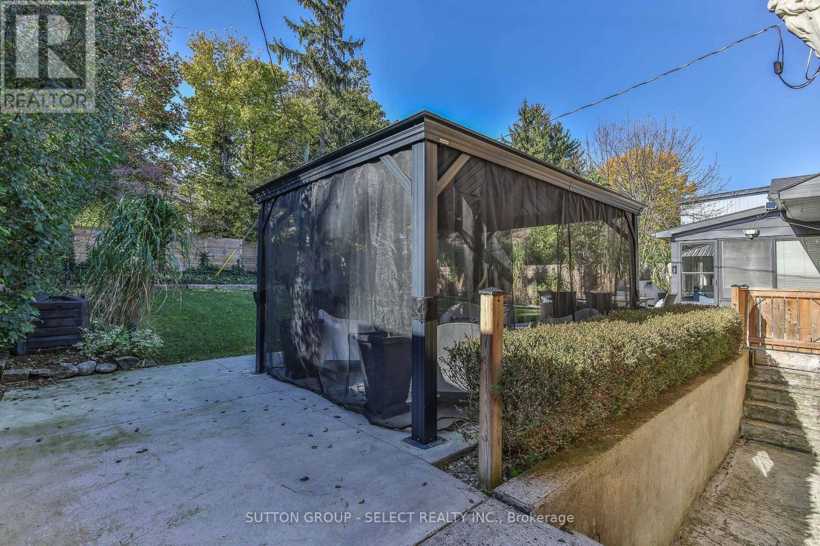35 Croxton Road W Property Photo 38