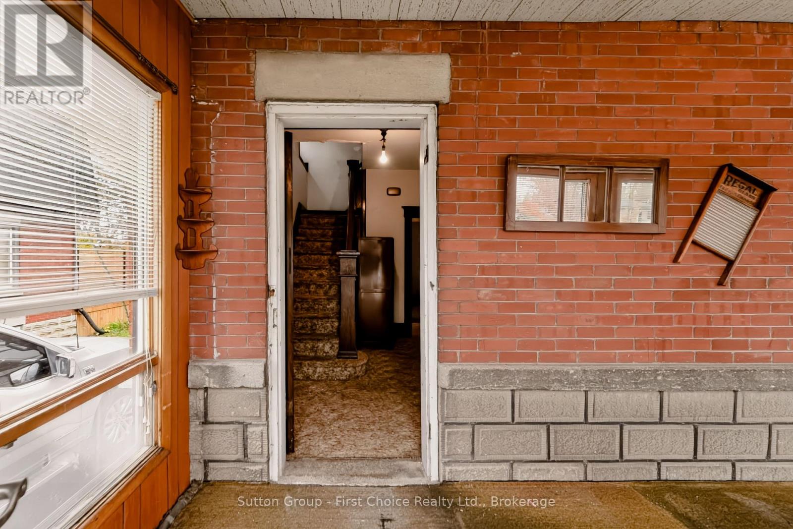 148 St George Street Property Photo 8