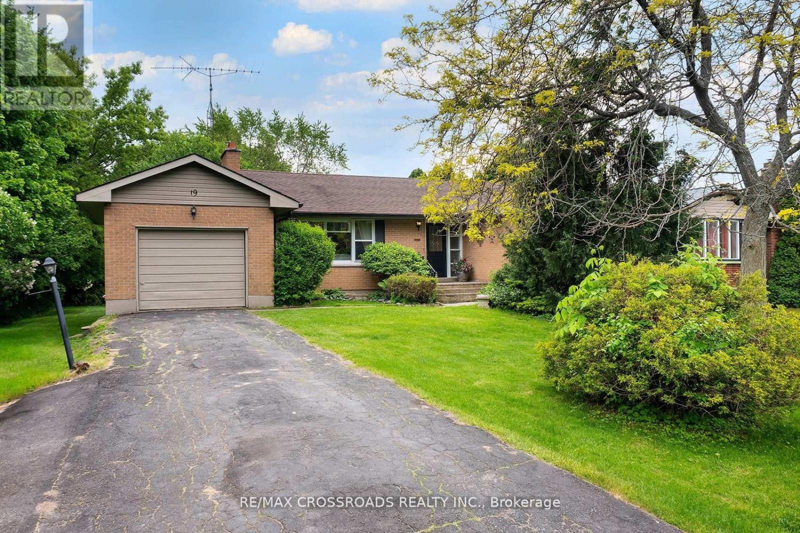 19 ORCHARD AVENUE Property Photo 1