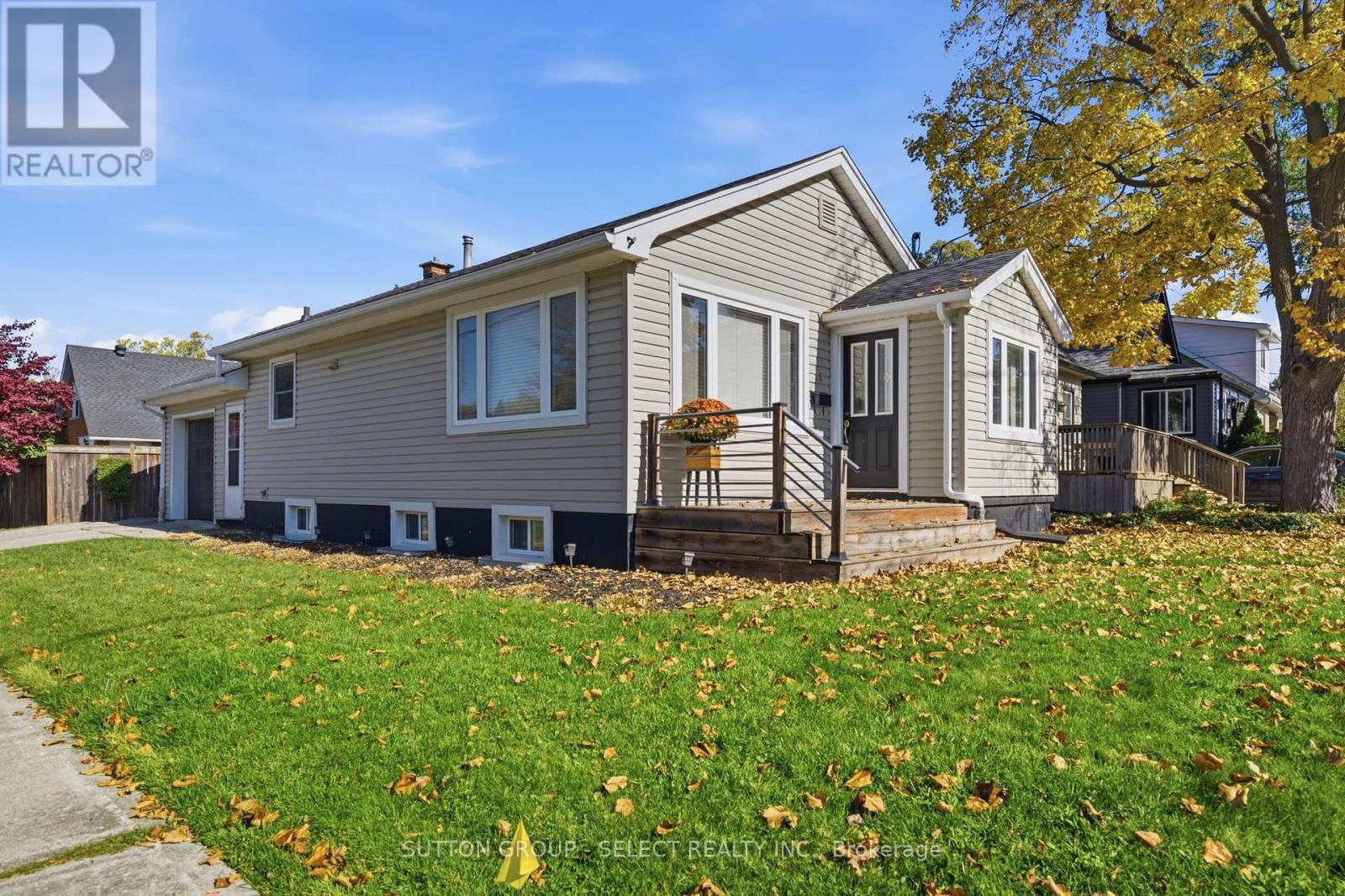 18 Briscoe Street W Property Photo 2