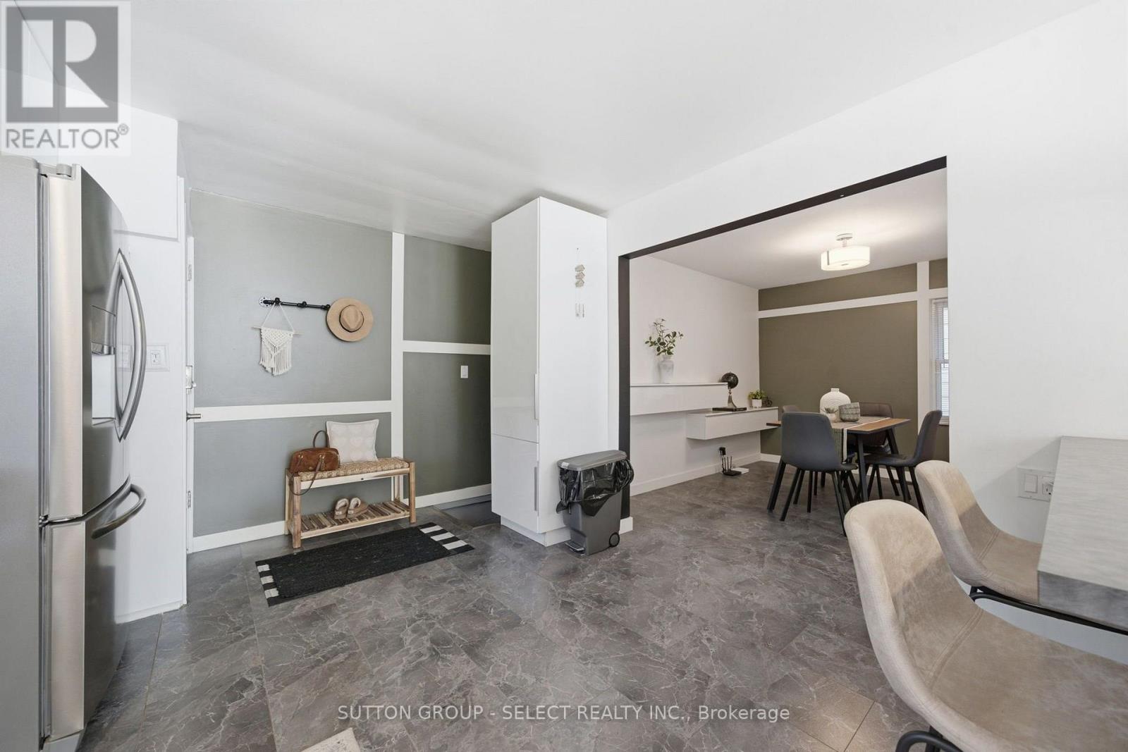 18 Briscoe Street W Property Photo 12