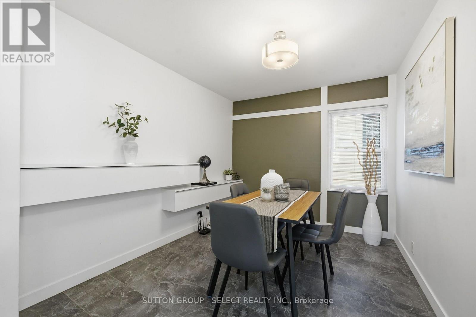 18 Briscoe Street W Property Photo 13