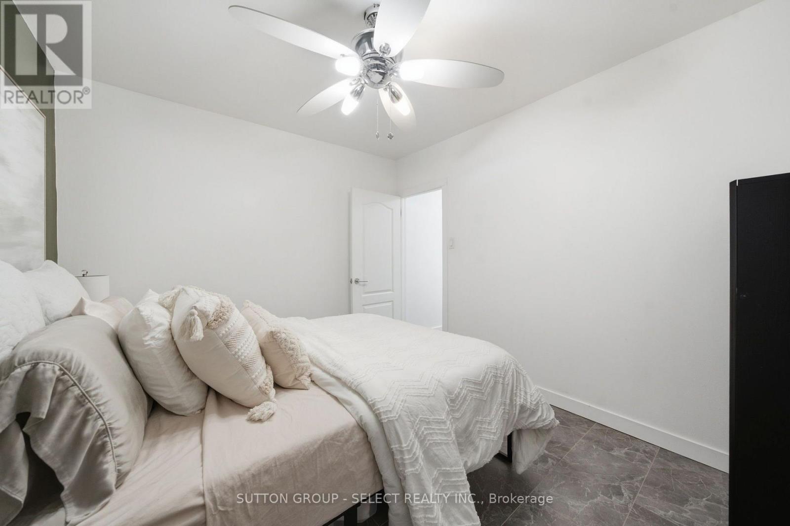 18 Briscoe Street W Property Photo 17