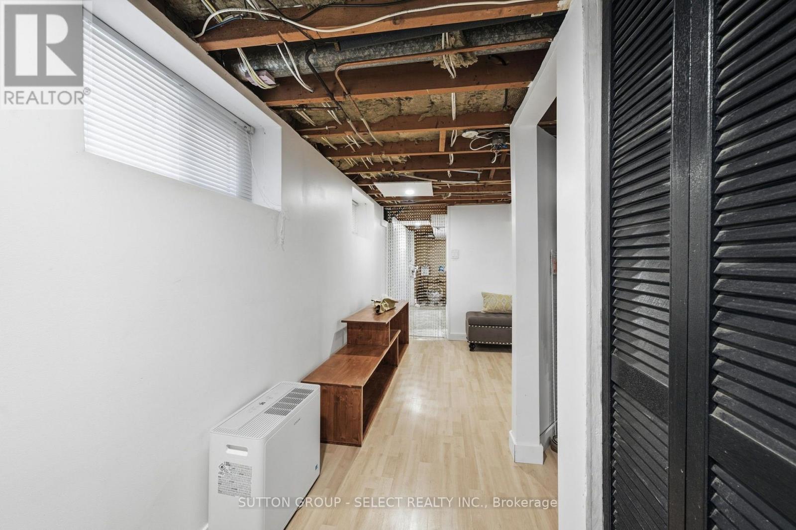 18 Briscoe Street W Property Photo 18