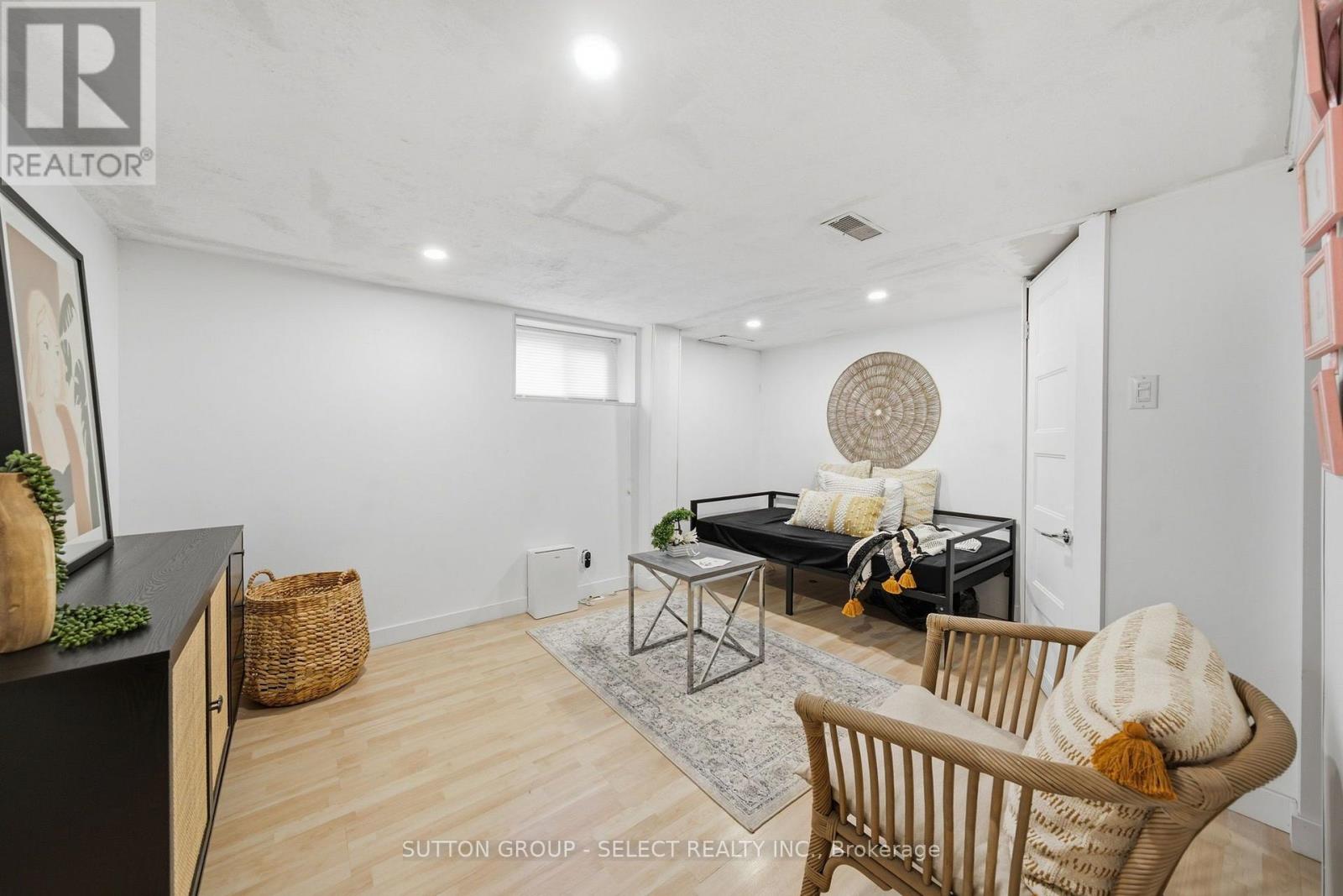 18 Briscoe Street W Property Photo 20