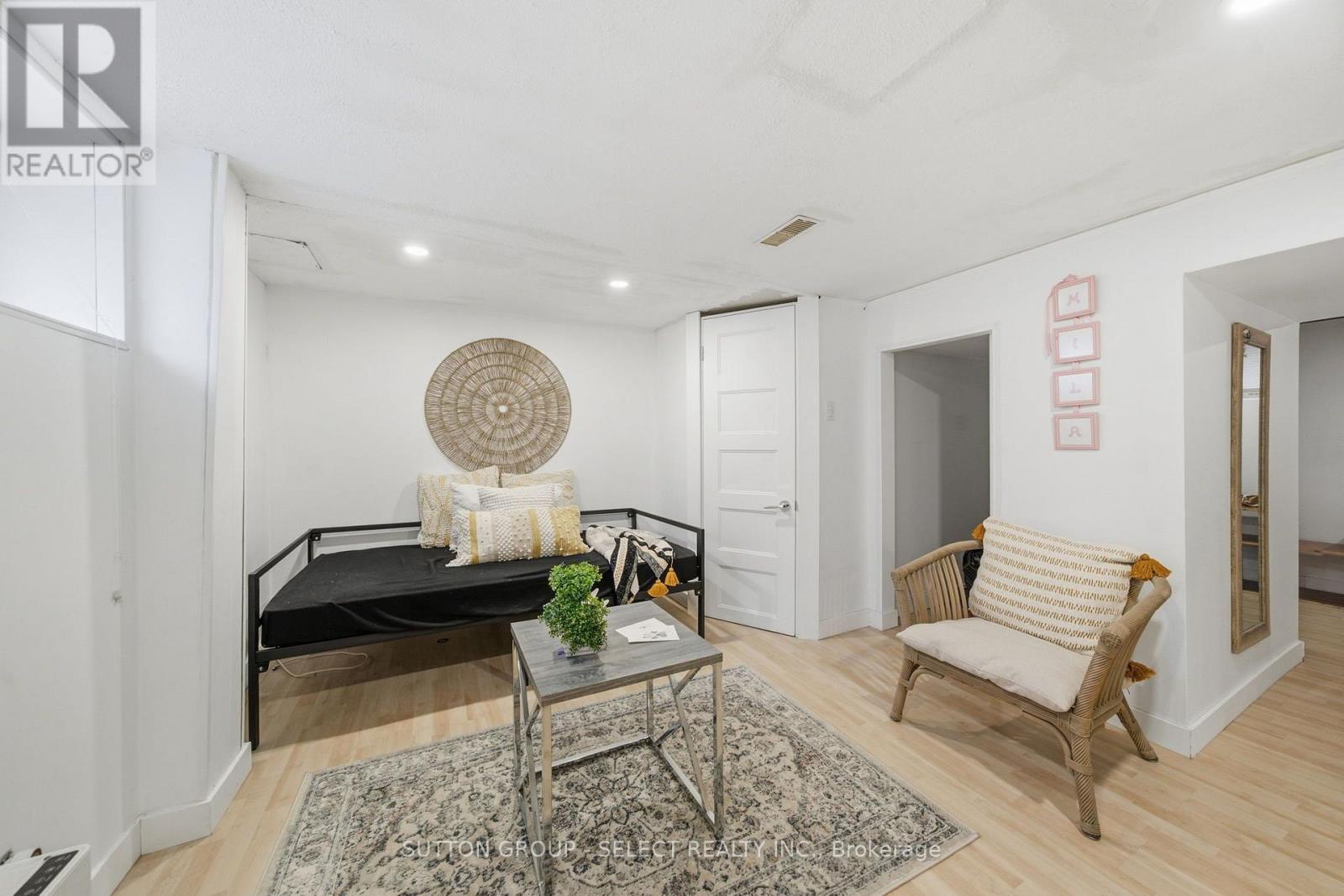 18 Briscoe Street W Property Photo 21