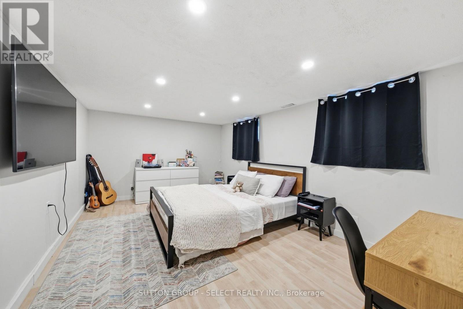 18 Briscoe Street W Property Photo 22