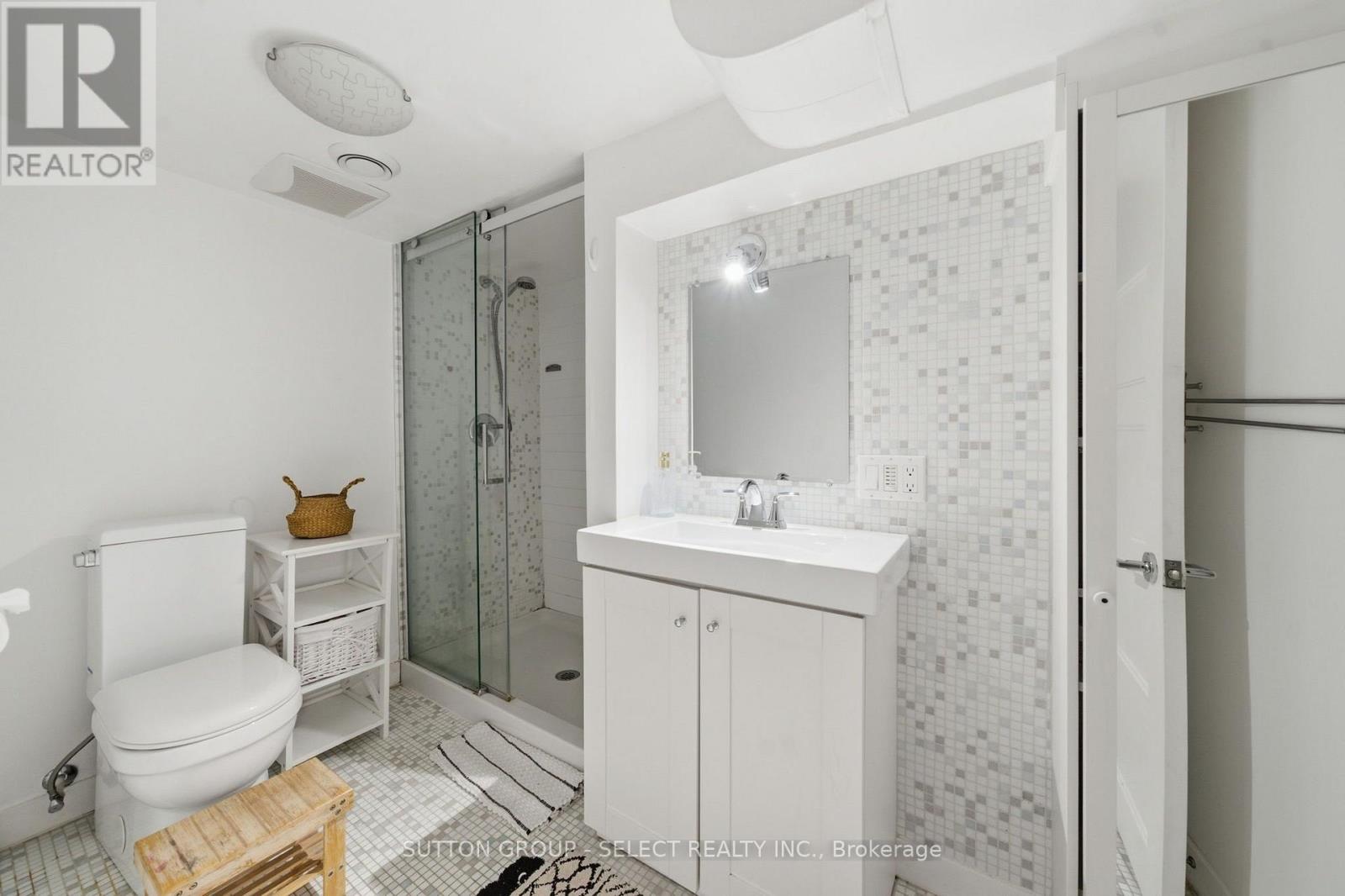 18 Briscoe Street W Property Photo 24