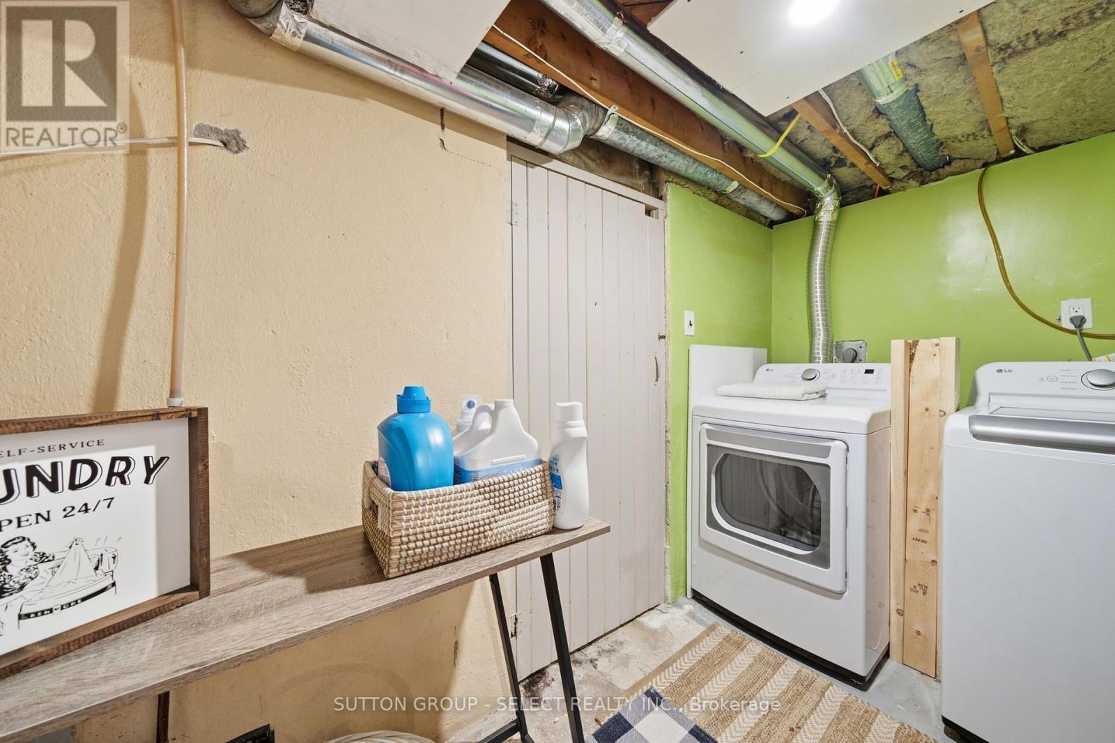 18 Briscoe Street W Property Photo 25