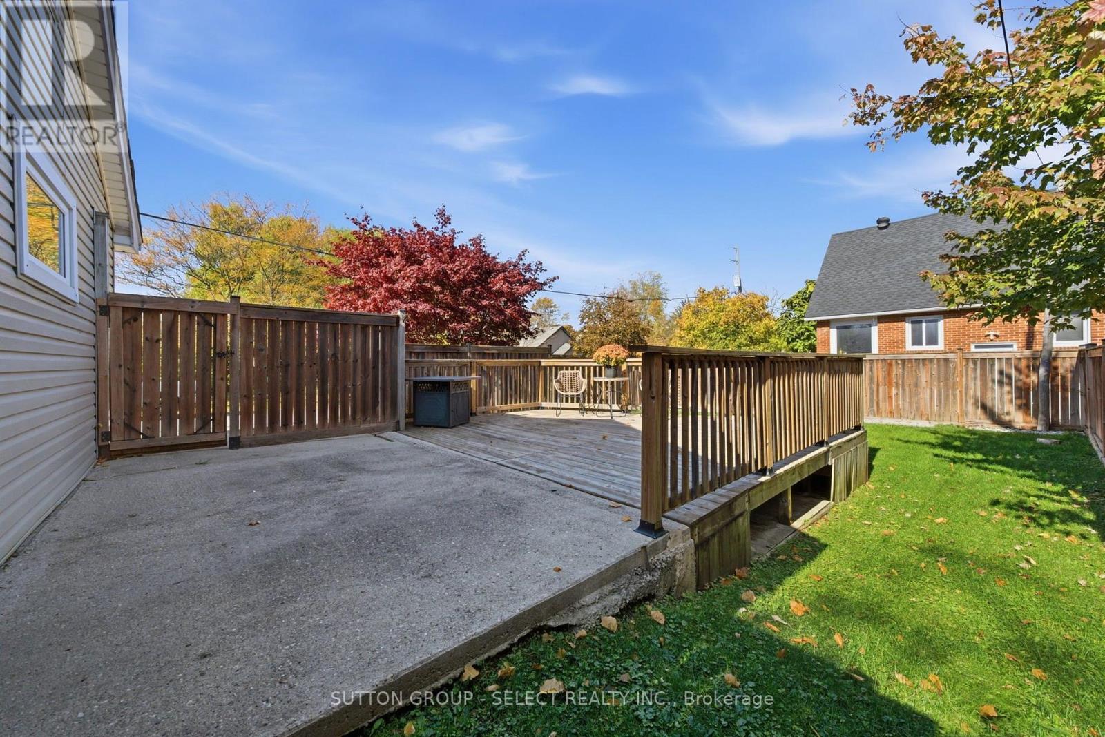 18 Briscoe Street W Property Photo 27