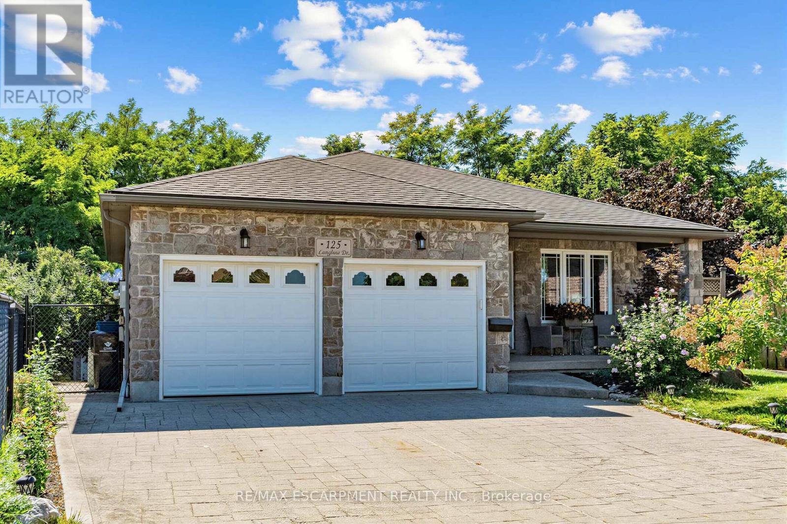 125 LANGLAW DRIVE Property Photo 1